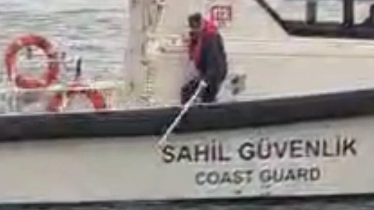 Denizde hareketsiz halde duran kadın bulundu