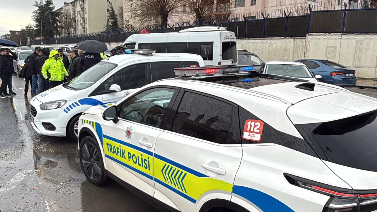 Diyarbakır'da zincirleme trafik kazası: 4 yaralı
