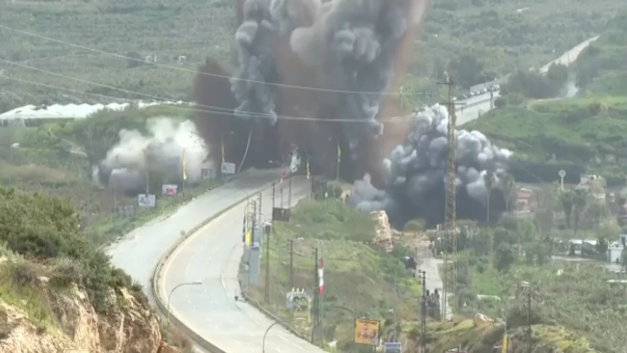 İsrail'den o ülkedeki stratejik noktaya saldırı! Köprüyü havaya uçurdular...