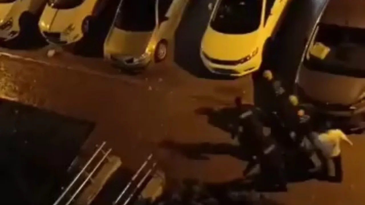 Kız arkadaşını tabancayla başından vurup &ouml;ld&uuml;rd&uuml;