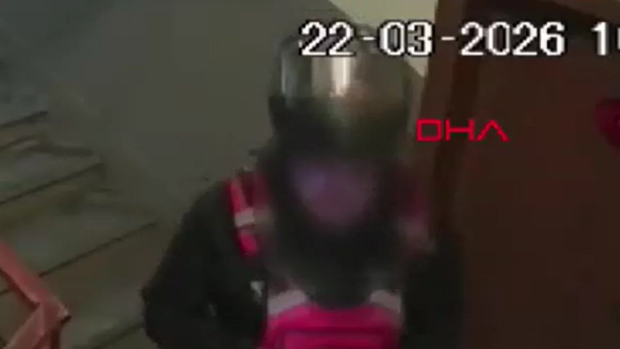 Kayseri'de kurye, sipariş getirdiği binaya idrarını yaptı
