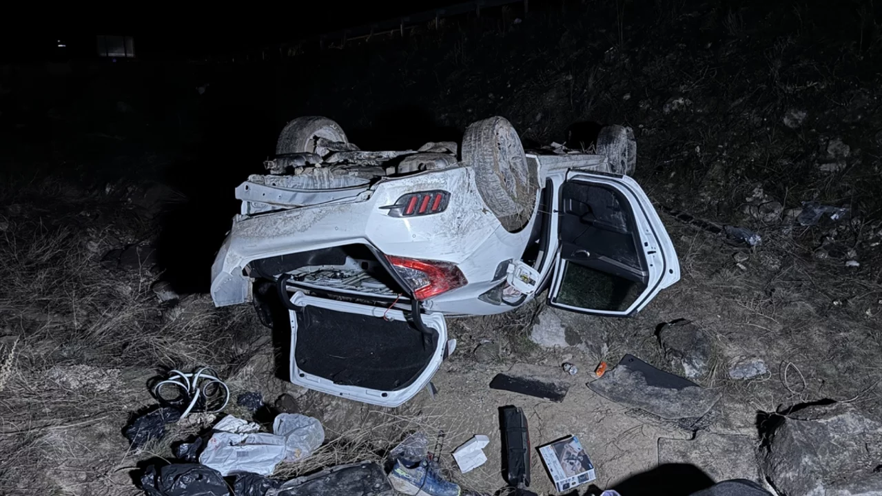 Nevşehir'de şarampole devrilen otomobildeki 4 kişi yaralandı