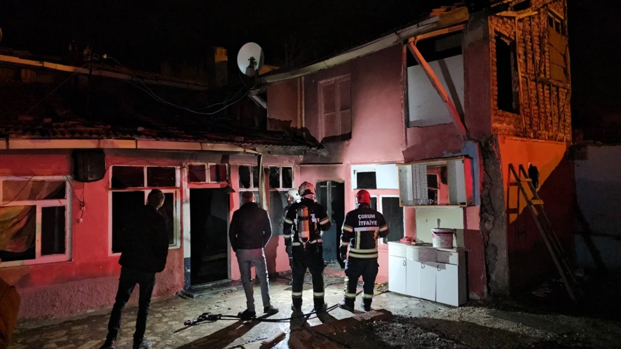 &Ccedil;orum'da gecekonduda &ccedil;ıkan yangın s&ouml;nd&uuml;r&uuml;ld&uuml;