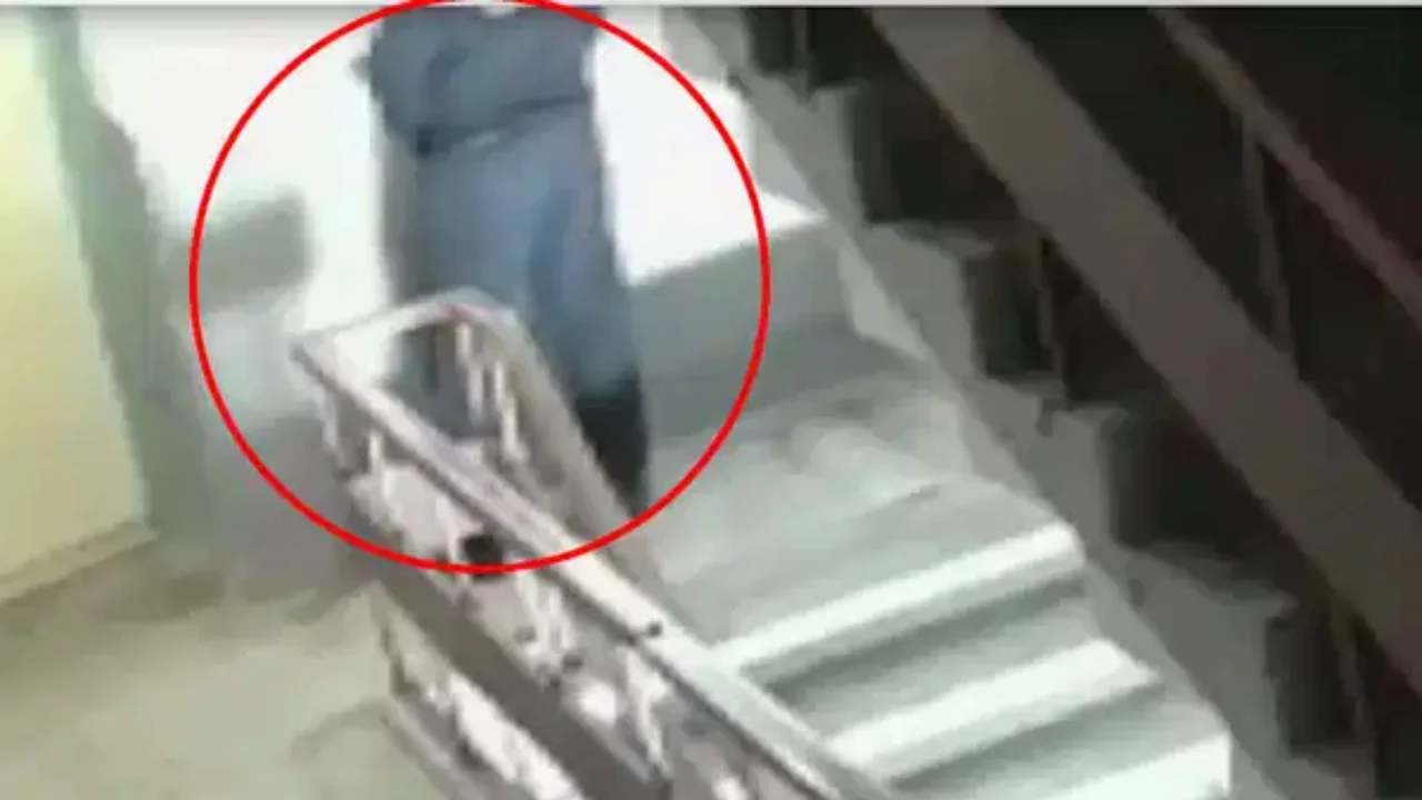 Kayseri'de mide bulandıran olay: Sipariş getirdiği binaya idrarını yaptı!