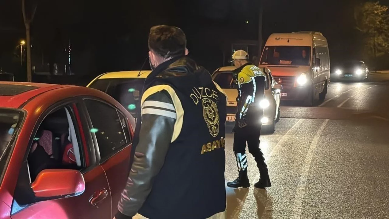 D&uuml;zce'de aranan 21 bin 913 kişi sorgulandı, 17 kişi tutuklandı