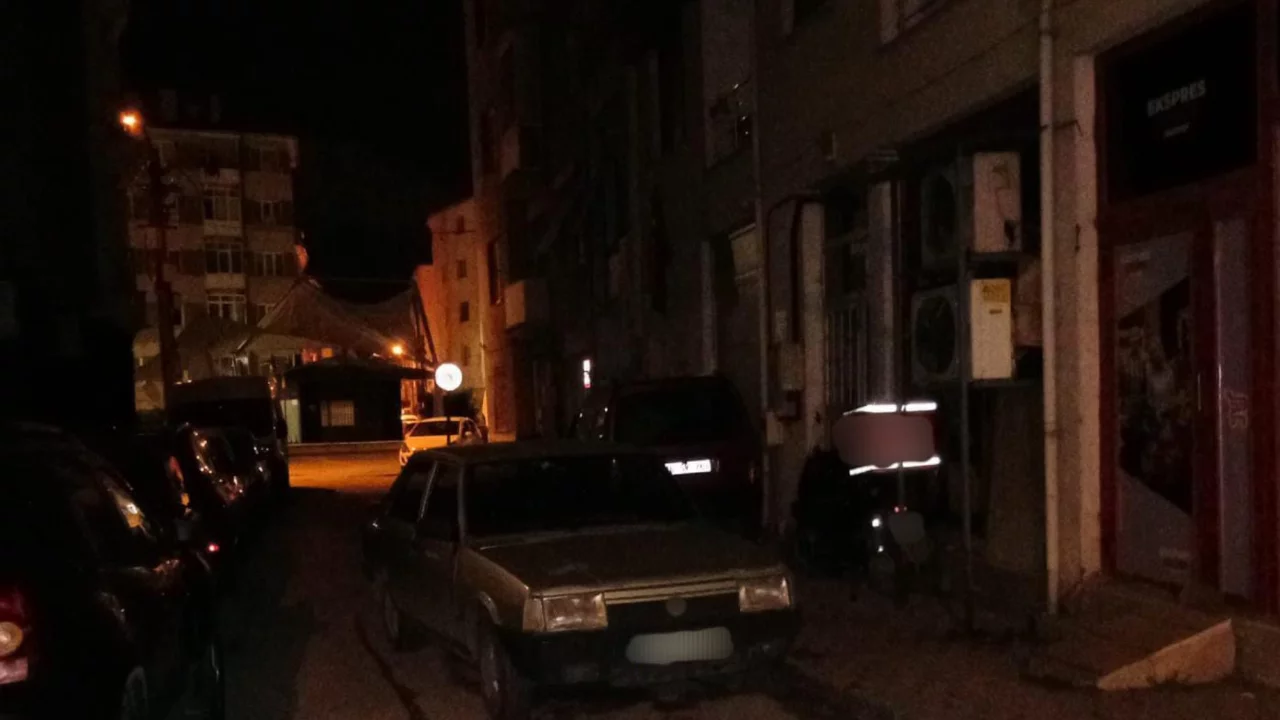 Eskişehir'de oto hırsızları polisten ka&ccedil;amadı