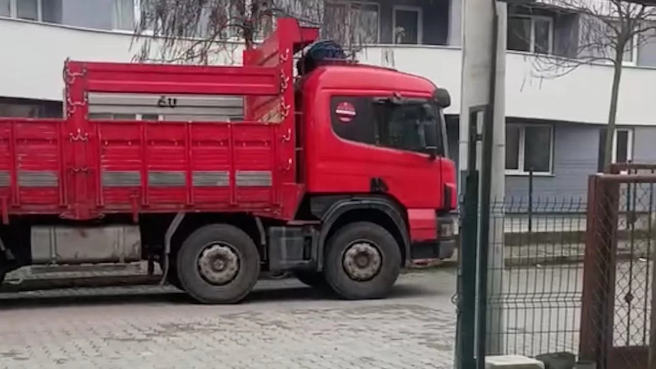 Bolu'da &ccedil;alıntı tır sokakta park halinde bulundu