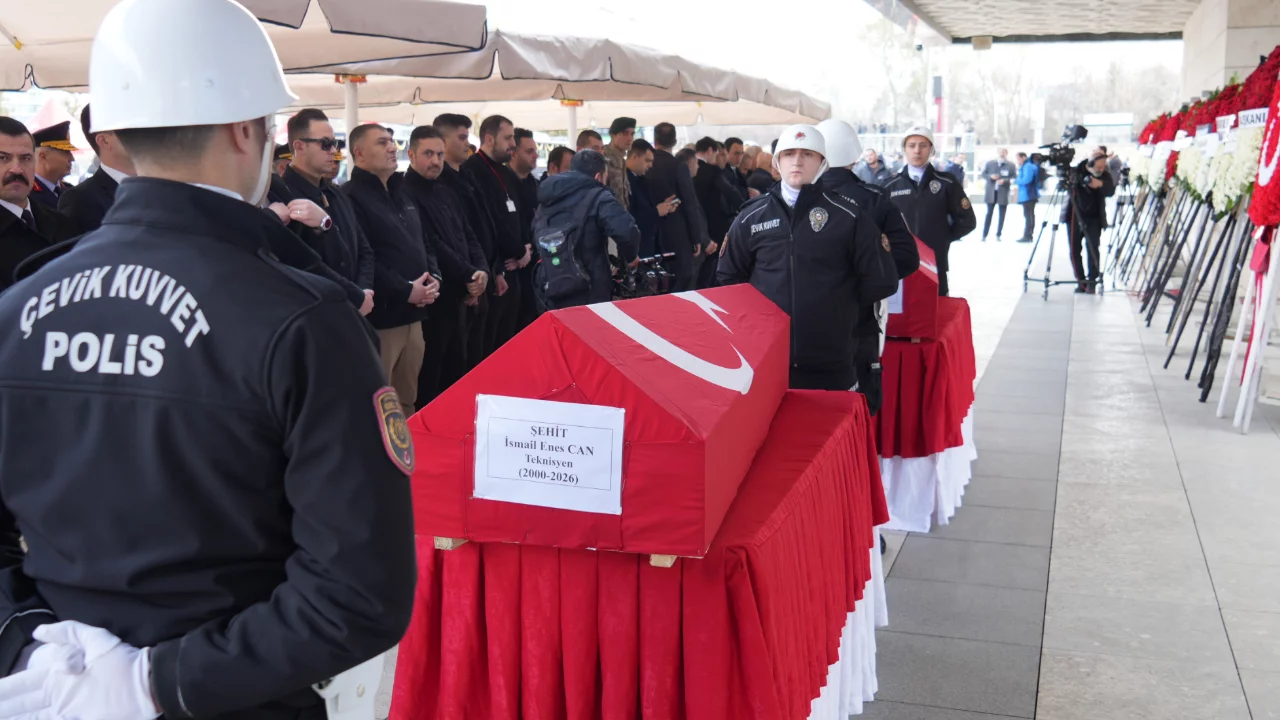Katar'da helikopterin d&uuml;şmesi sonucu şehit olan ASELSAN teknisyenleri i&ccedil;in t&ouml;reni d&uuml;zenlendi
