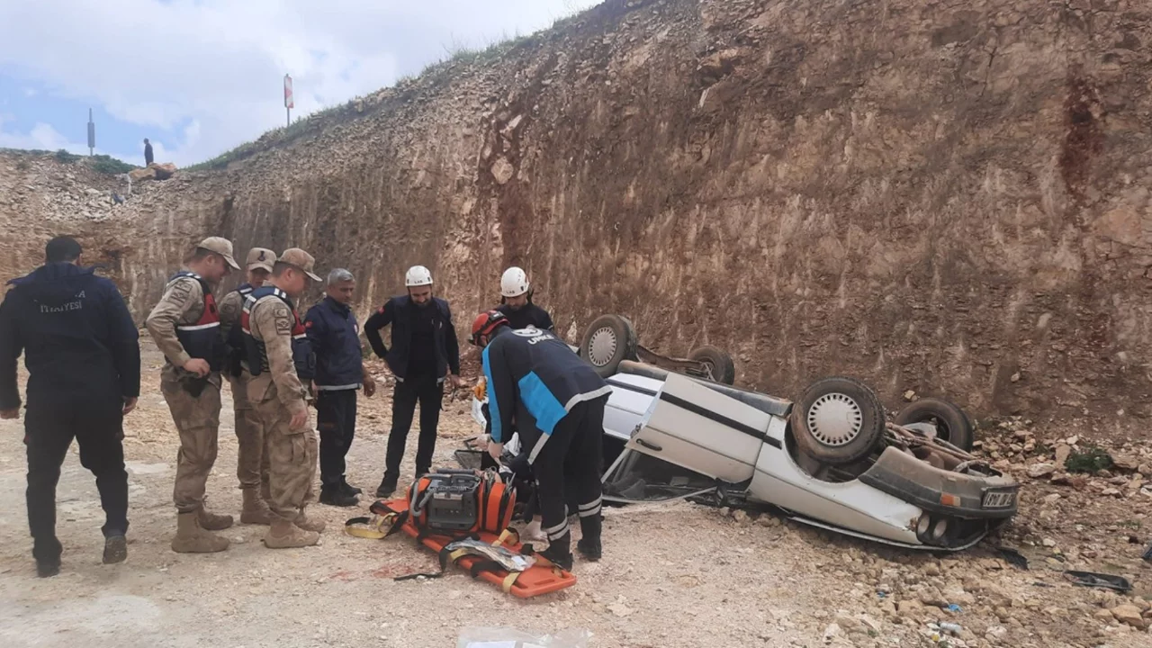 Otomobil 8 metreden u&ccedil;tu: 1 &ouml;l&uuml;, 1 yaralı var
