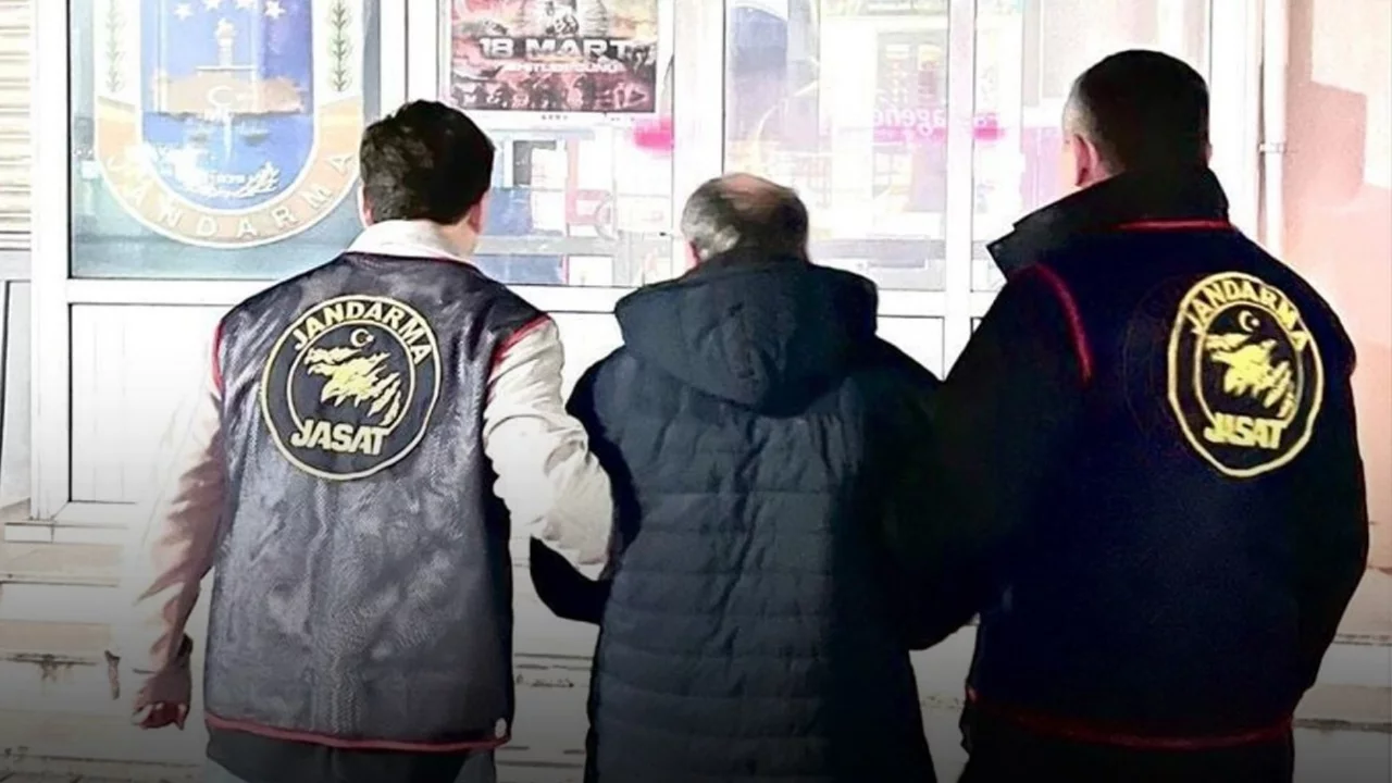 Samsun'da 6 yıl 9 ay hapis cezası bulunan firari h&uuml;k&uuml;ml&uuml; saklandığı evde yakalandı