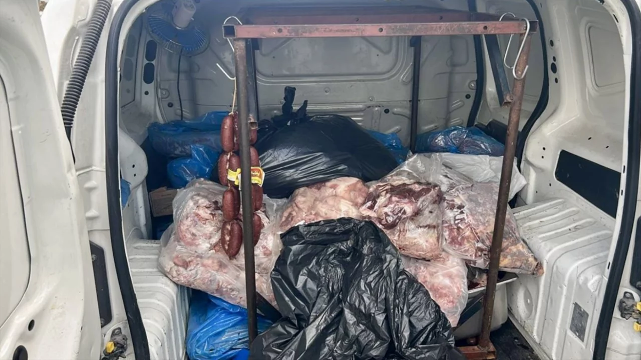 Kırşehir'de 340 kilo bozulmuş kırmızı ve beyaz et ele ge&ccedil;irildi