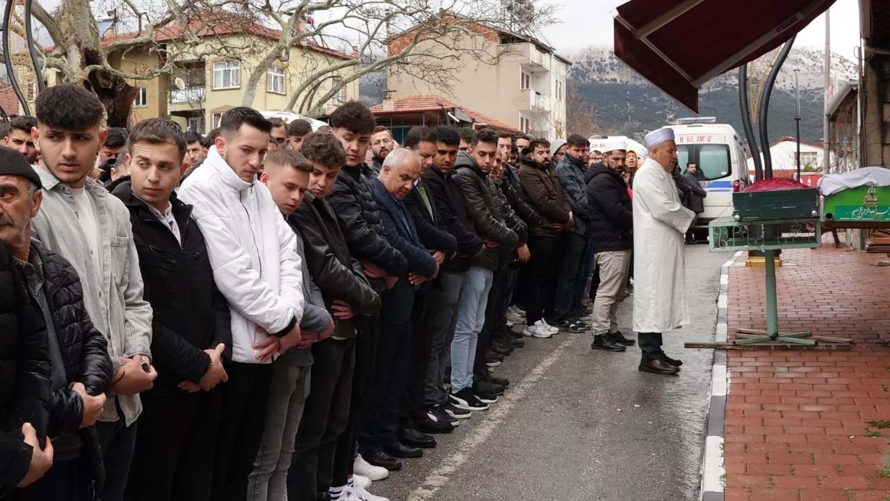Bir gün önce sözlenmişlerdi! Yan yana defnedildiler...
