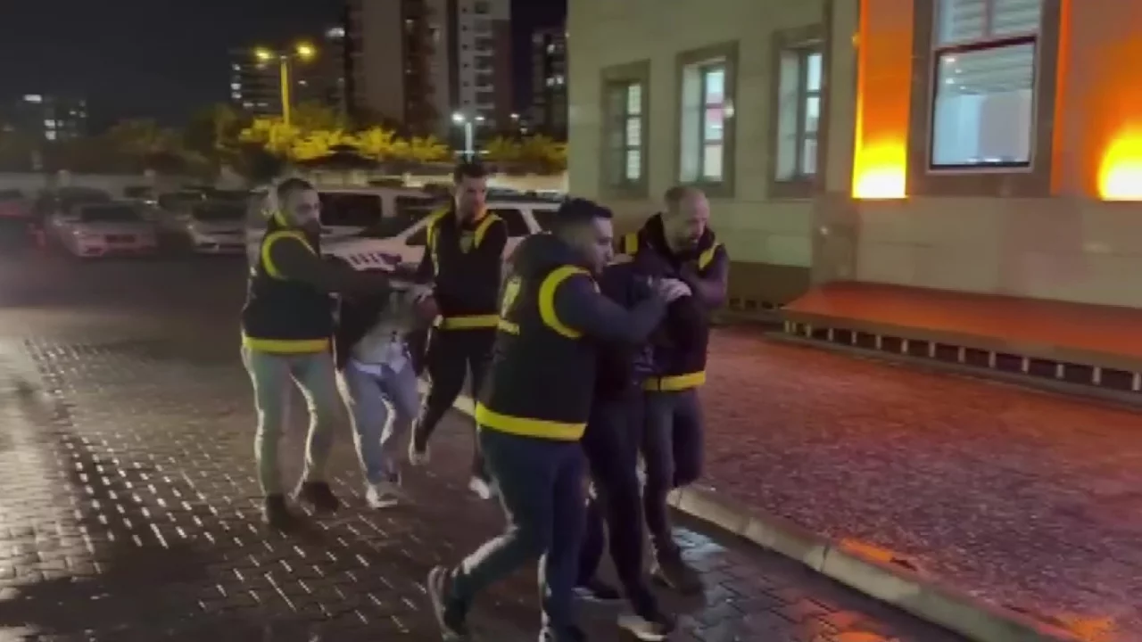 Trafikte bı&ccedil;akla dehşet yaşatan baba-oğula 363 bin TL ceza