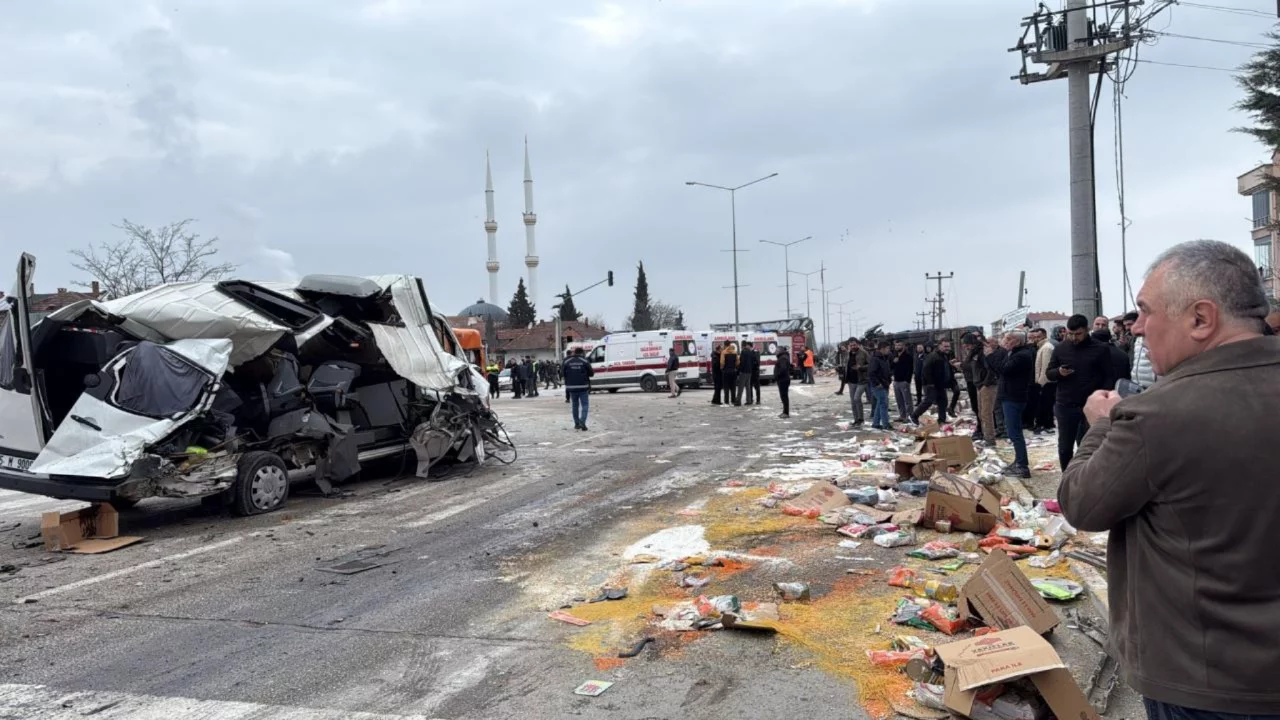 Samsun'da 6 ara&ccedil; birbirine girdi: &Ccedil;ok sayıda kişi yaralı