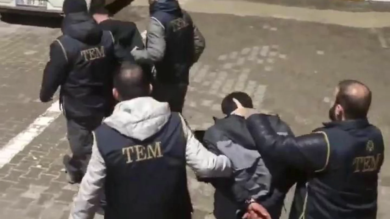 Nevruz'da ter&ouml;ristlerin fotoğraflarını taşıyan 6 kişi g&ouml;zaltına alındı