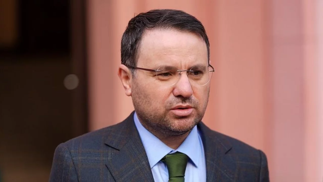 Bakan Gürlek'in tapu kayıtlarını yetkisiz şekilde sorguladığını itiraf etti! "Israr üzerine yaptım"