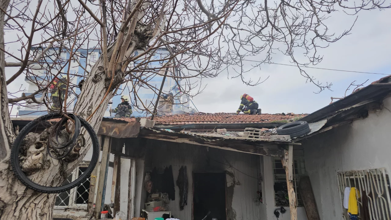 Kayseri'de m&uuml;stakil evde yangın: 6 aylık bebek hastaneye kaldırıldı
