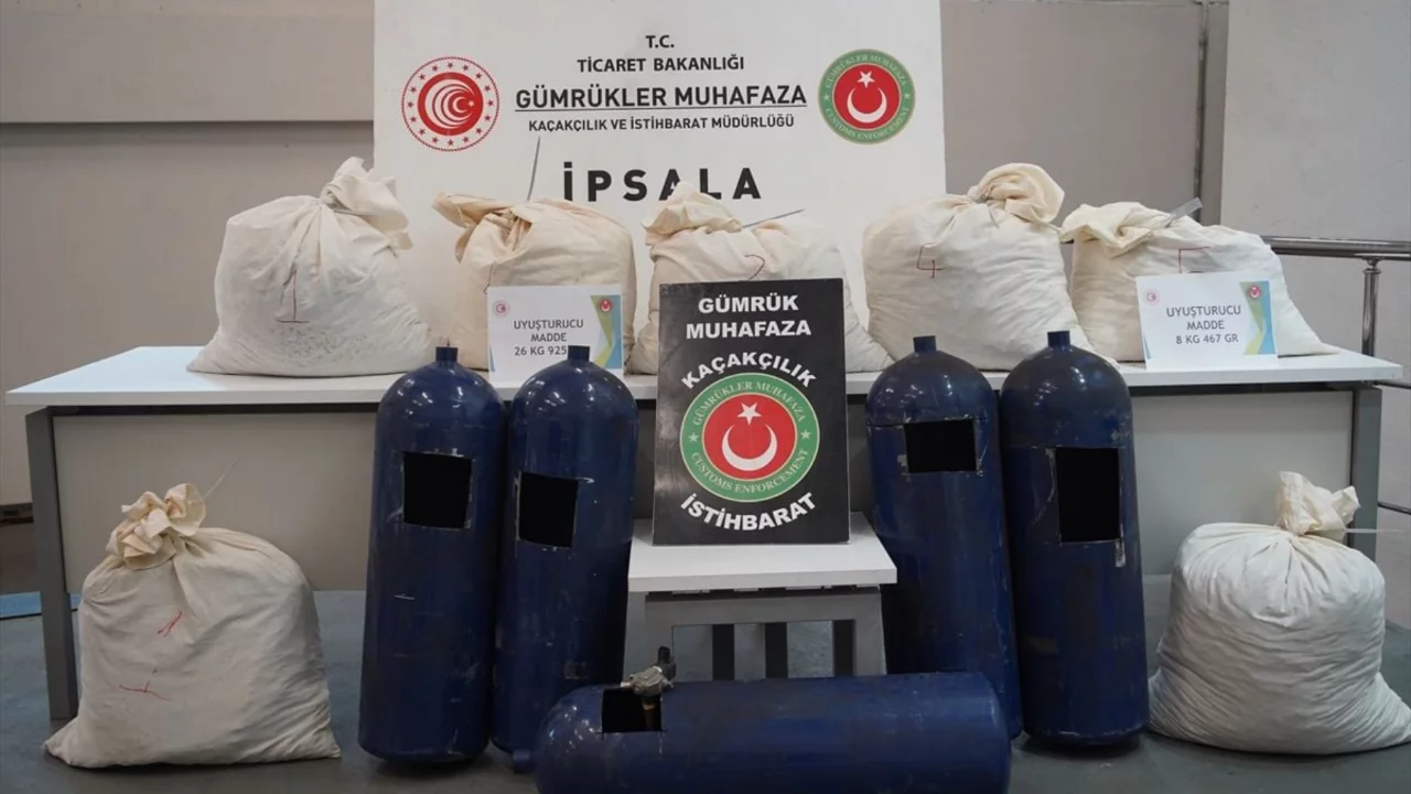 İpsala Sınır Kapısı'nda 35 kilo uyuşturucu ele ge&ccedil;irildi