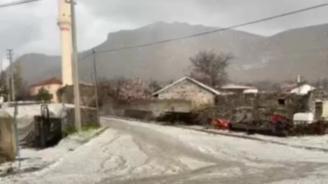 Karapınar'da dolu yağışı