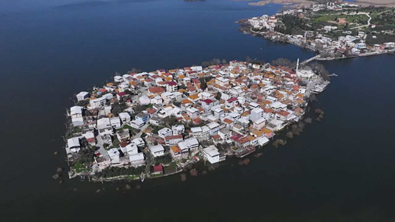 Bursa'da taşkın alarmı! Tarihi köydeki yol trafiğe kapatıldı...