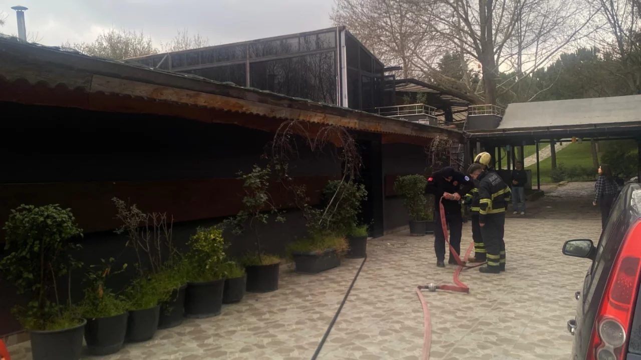 Bursa'da kafede yangın paniği: Ekipler seferber oldu