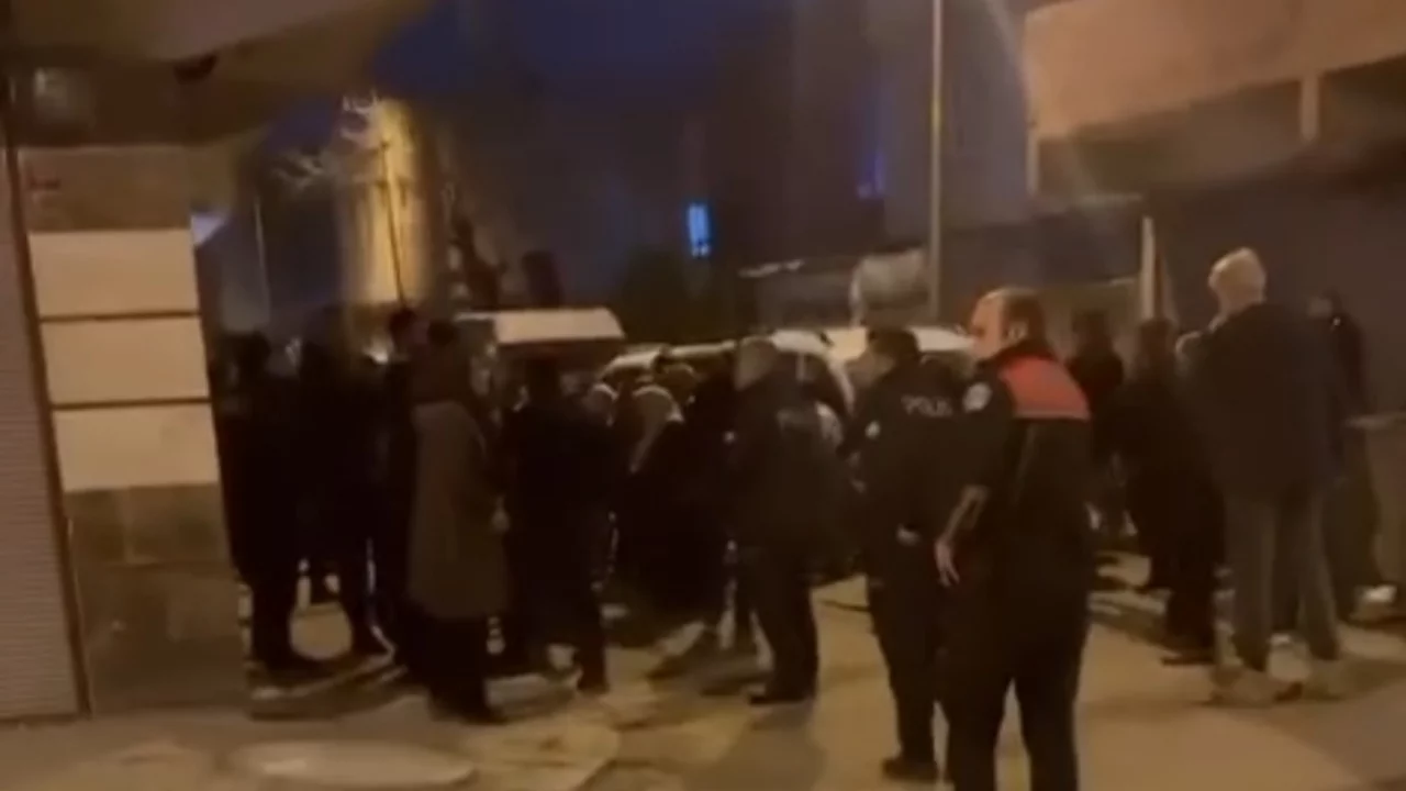 &Ccedil;ocukların kavgasına aileler de dahil oldu: 9 yaralı