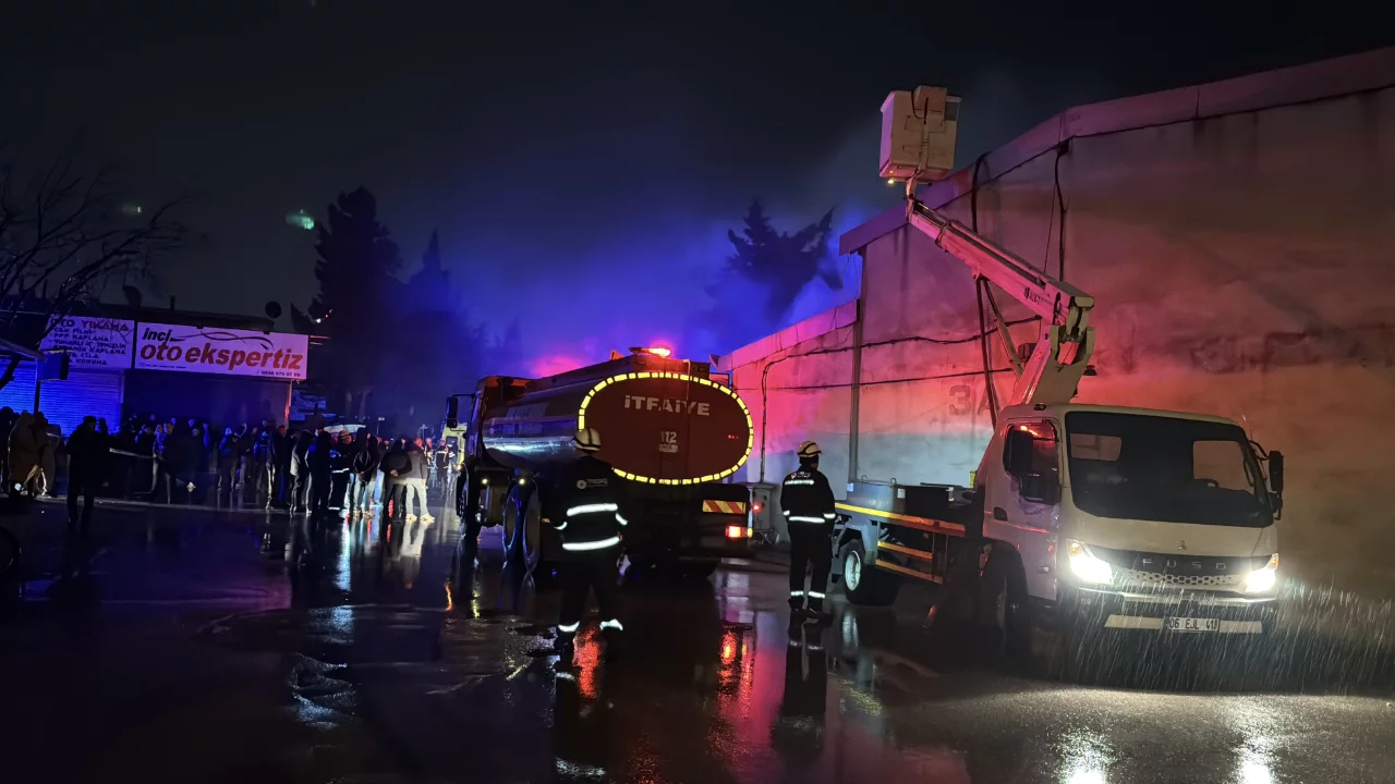 Edirne'de iki iş yerini etkileyen yangın s&ouml;nd&uuml;r&uuml;ld&uuml;