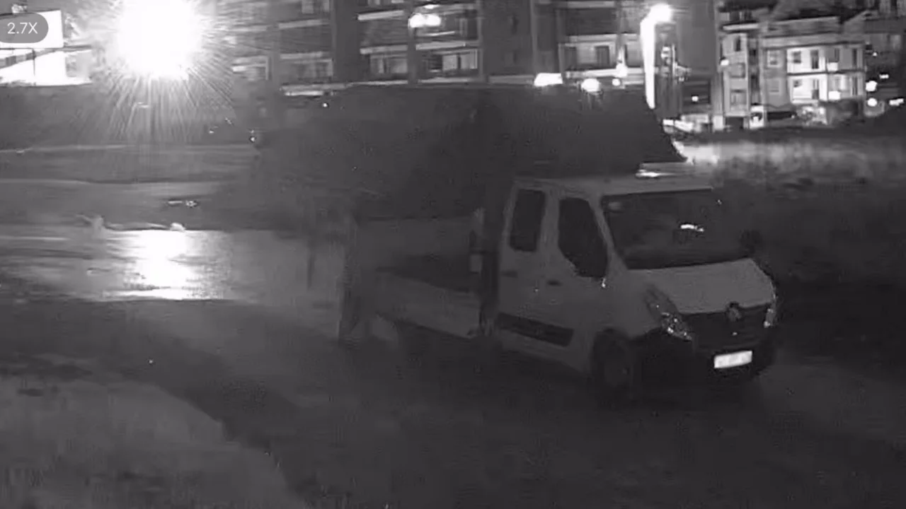 Atığını sokağa atan s&uuml;r&uuml;c&uuml;ye fotokapan takibi