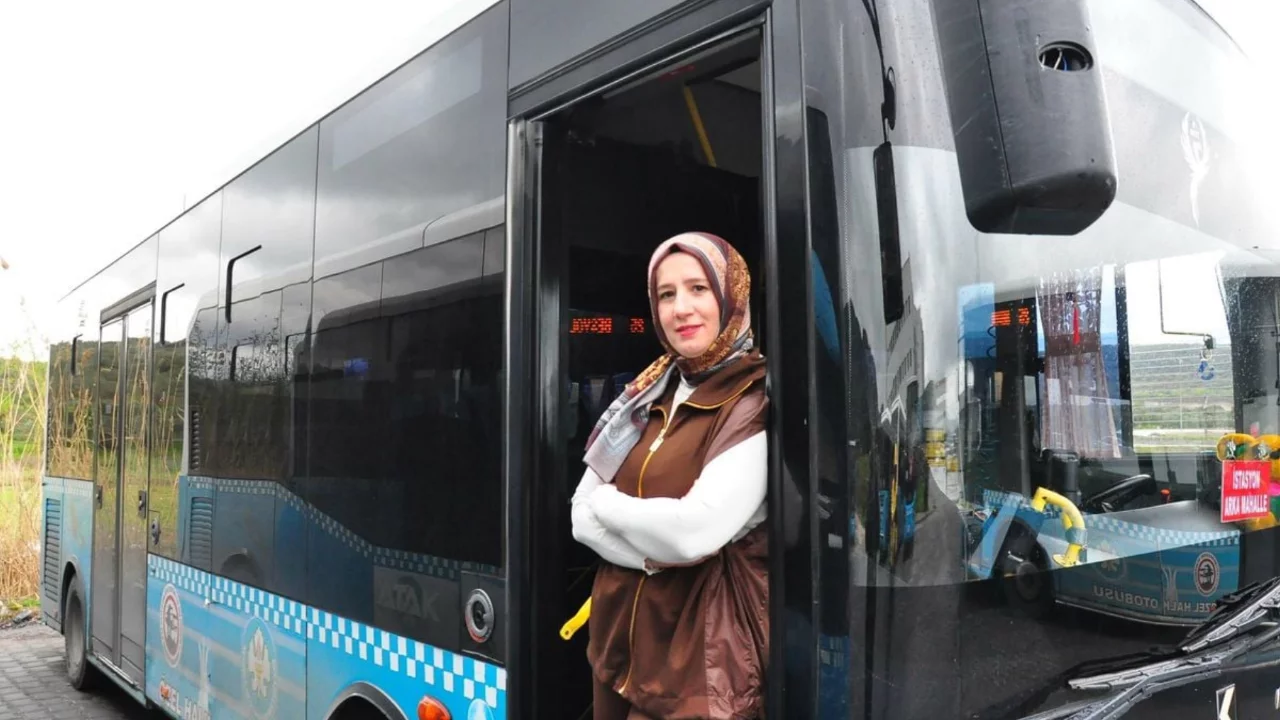 Soma'nın ilk kadın otob&uuml;s şof&ouml;r&uuml; oldu
