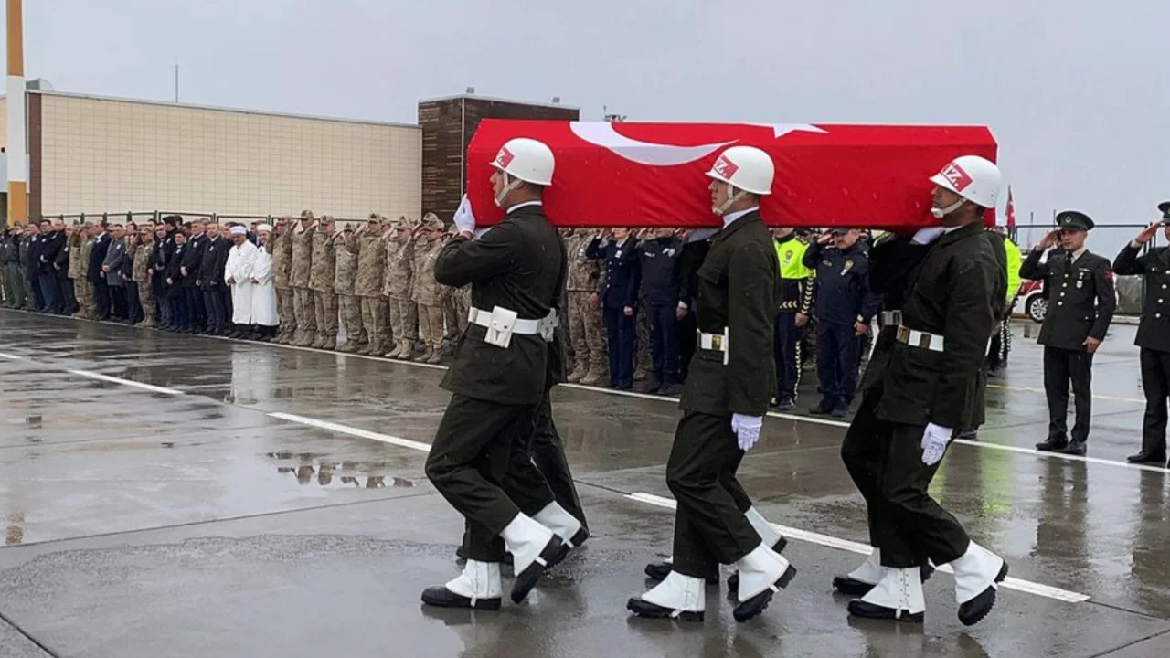 Şehit askerimiz i&ccedil;in Iğdır'da uğurlama t&ouml;reni d&uuml;zenlendi