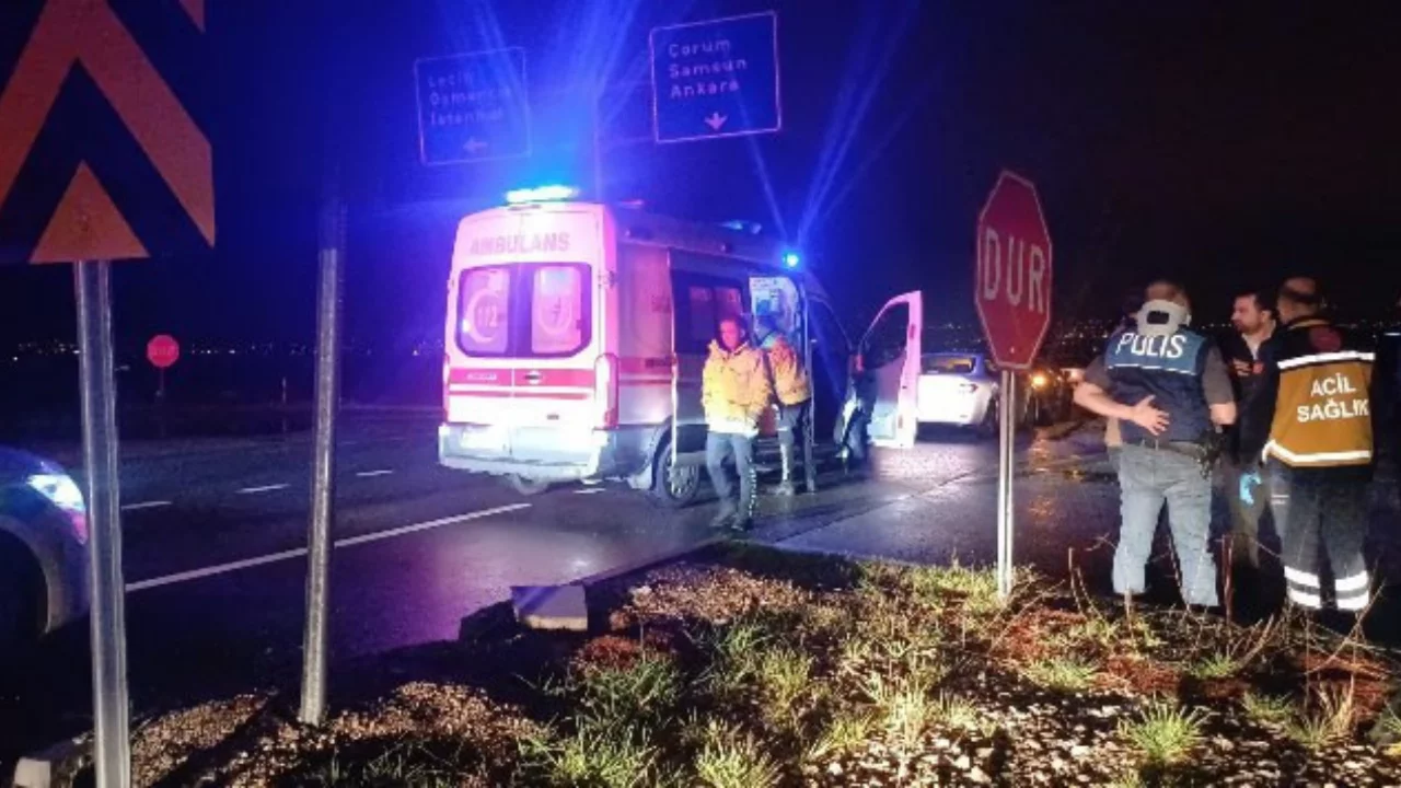 Polis aracıyla otomobil &ccedil;arpıştı: &Ccedil;orum'da feci kaza