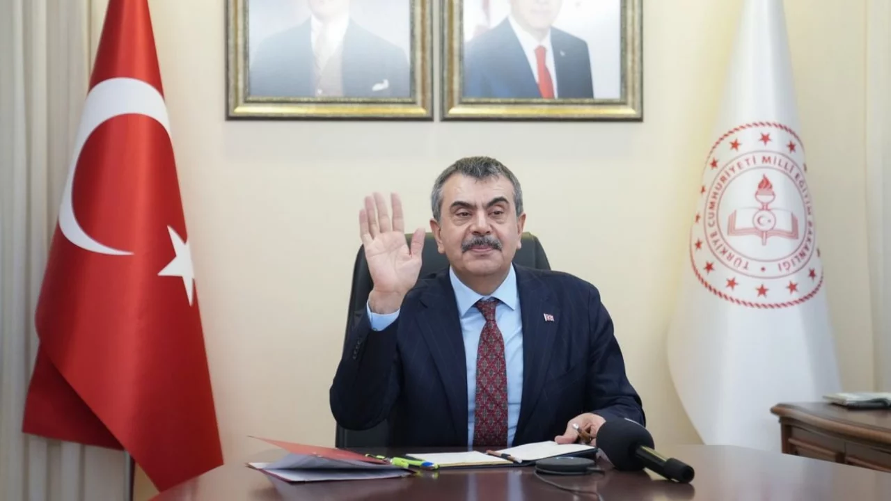Bakan Tekin, 23 Nisan &Ccedil;ocuk Bayramı D&uuml;zenleme Kurulu'nda &ccedil;ocukların fikirlerini dinledi