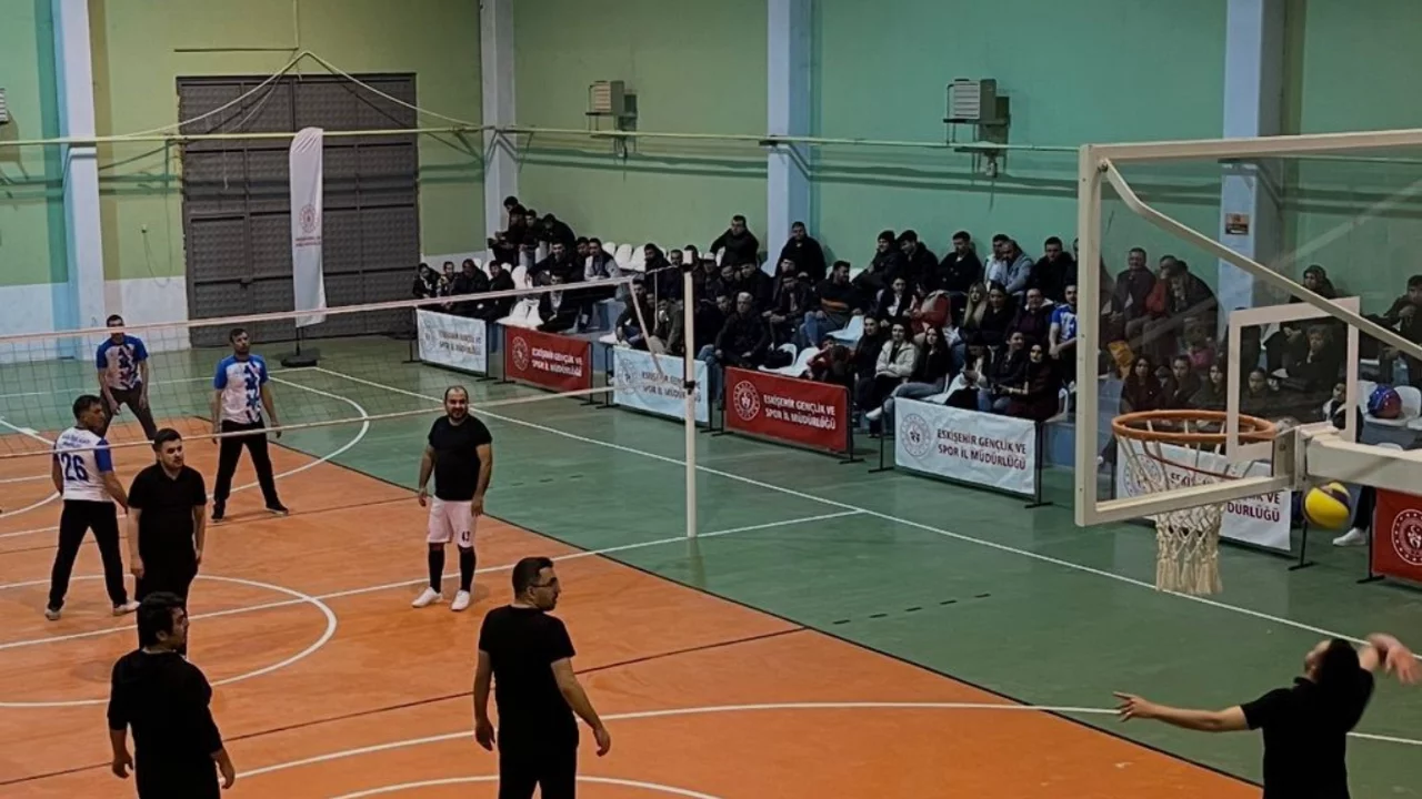Beylikova'da voleybol turnuvası başladı