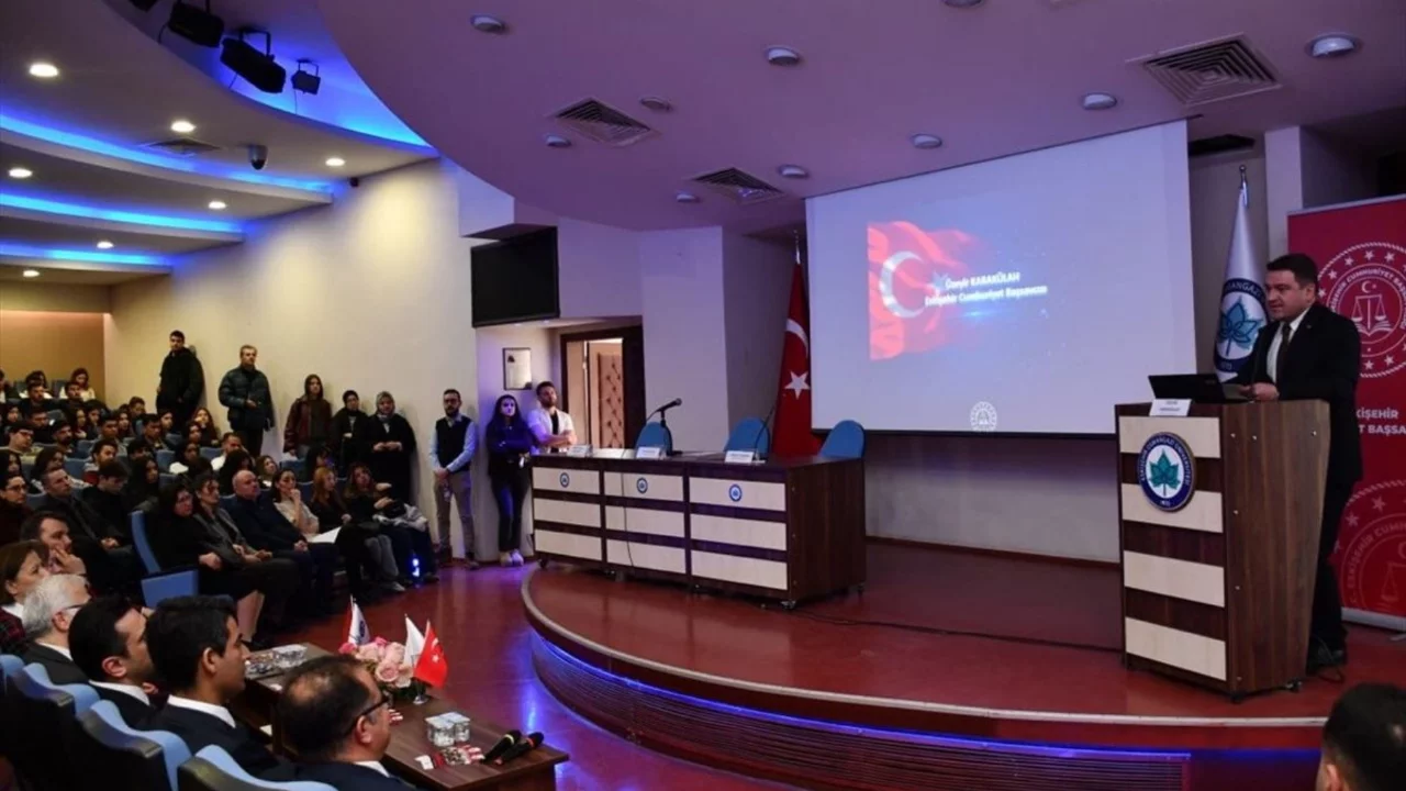 Eskişehir'de &uuml;niversite &ouml;ğrencilerine "IBAN kiralama dolandırıcılığı" anlatıldı