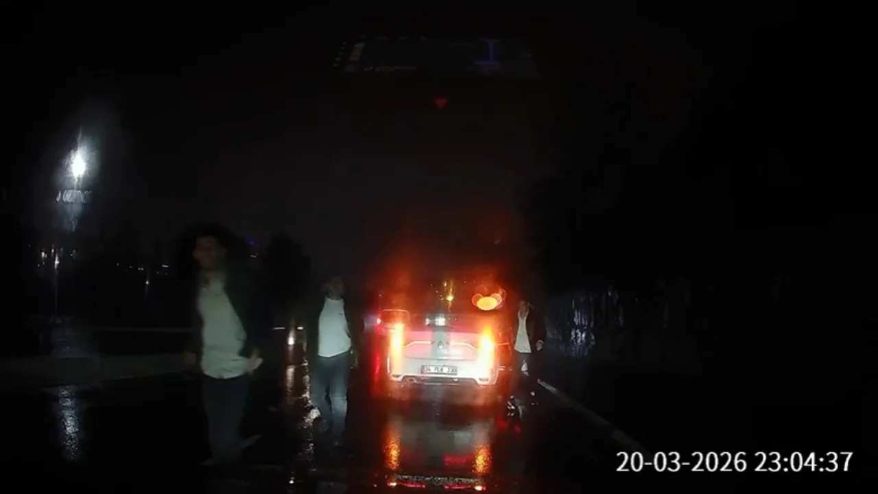 'Yol verme' tartışmasında ara&ccedil;tan inenler &ouml;yle bir ceza yedi ki...