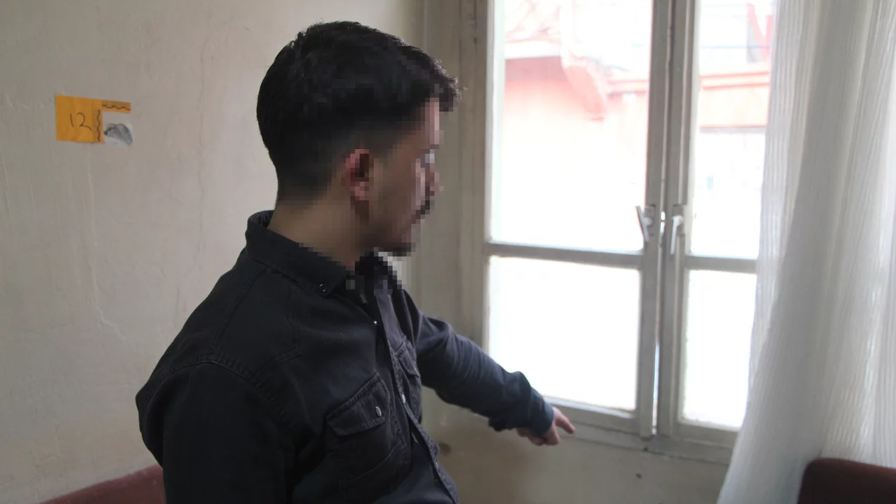 'Polisiz' diyerek eve girdiler! Anne ve oğlunu vurdular...