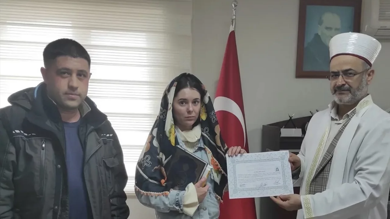 Mersin'e bir n&uuml;kleer g&uuml;&ccedil; santralinde &ccedil;alışmaya gelen Rus kadın M&uuml;sl&uuml;man oldu