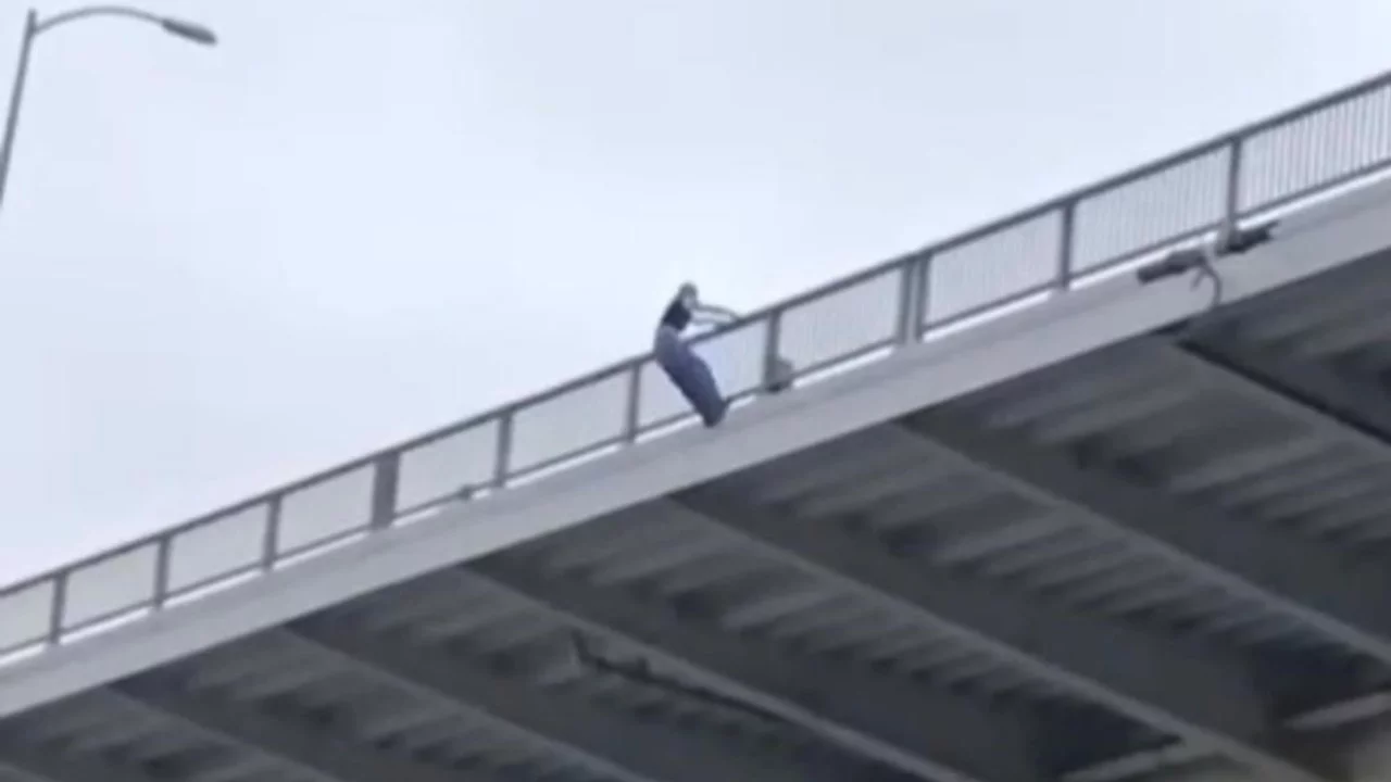 Köprüden atlayarak canına kıyan kişinin ünlü fenomen olduğu ortaya çıktı! İşte o anlar...