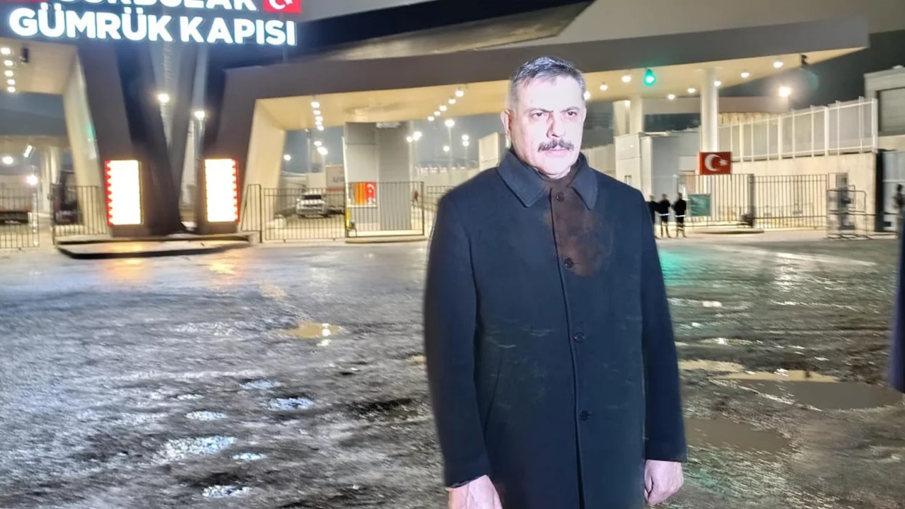 İ&ccedil;işleri Bakanı &Ccedil;ift&ccedil;i, G&uuml;rbulak Sınır Kapısı'nda incelemede bulundu