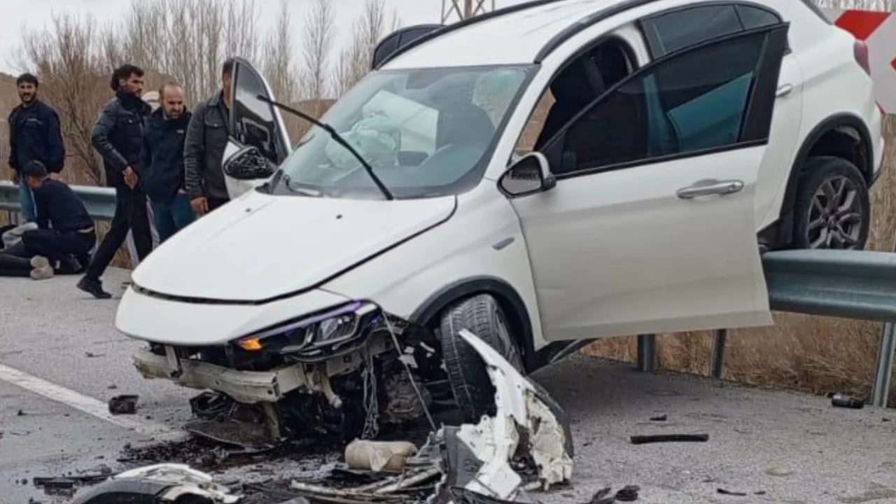 Kaygan yolda korku dolu anlar: 4 yaralı