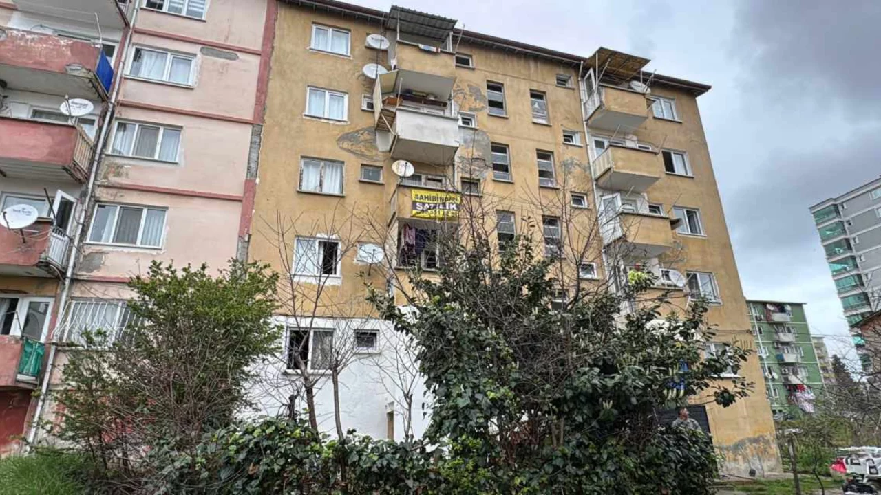 &Ccedil;ocuğu evde yalnız bıraktılar: Faciadan d&ouml;n&uuml;ld&uuml;!