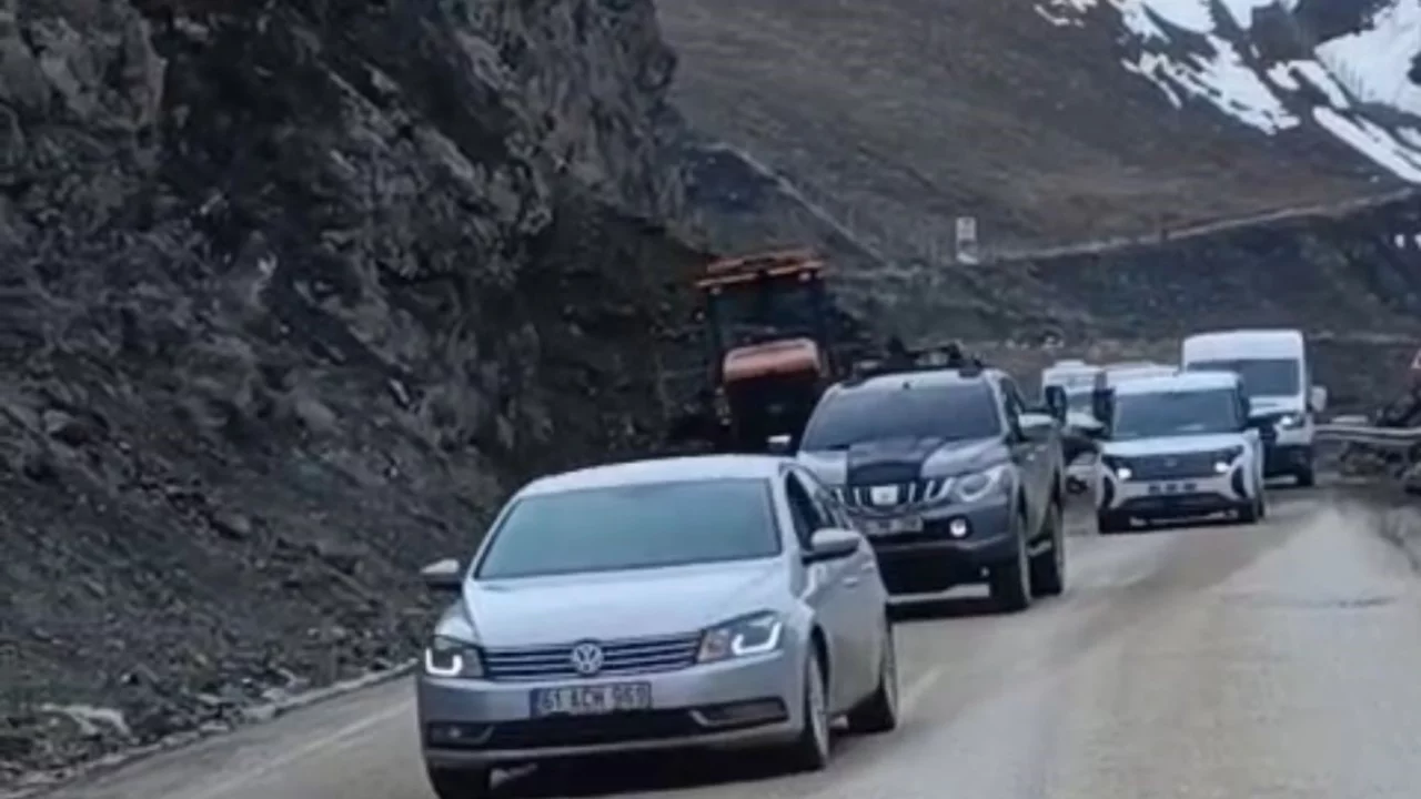 Y&uuml;ksekova yolu trafiğe kapatılıyor