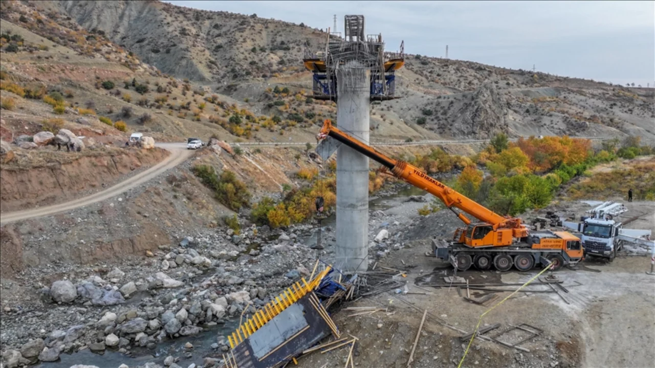 Diyarbakır'da 4 iş&ccedil;inin &ouml;ld&uuml;ğ&uuml; kazaya ilişkin 10 sanığa 15'er yıla kadar hapis istemi