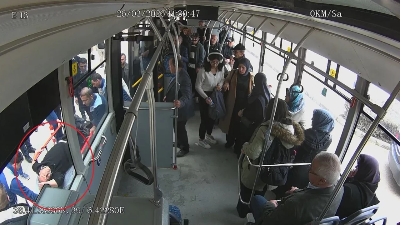 Otob&uuml;s şof&ouml;r&uuml;, kalp krizi ge&ccedil;iren yolcuyu hastaneye yetiştirdi