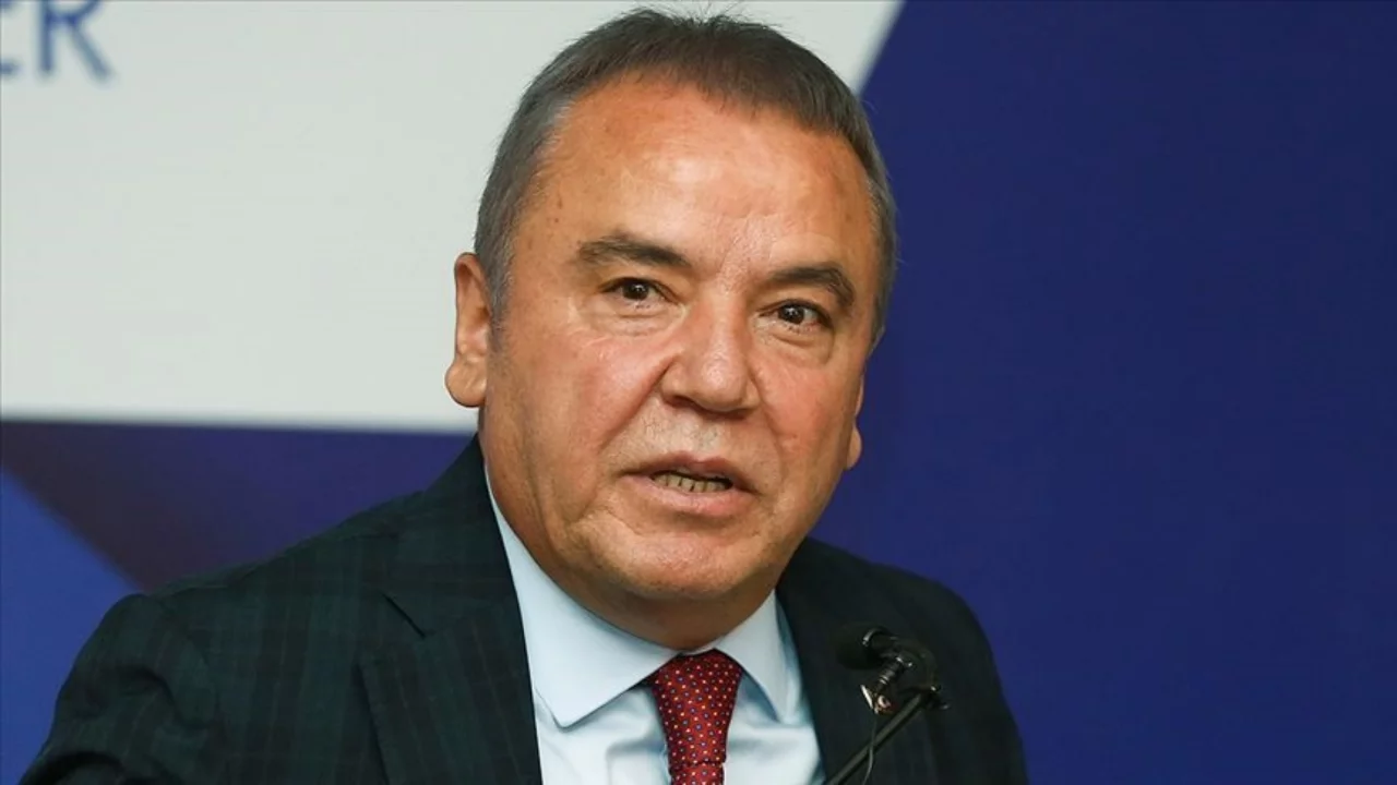 Muhittin B&ouml;cek'in 2 şof&ouml;r&uuml; tutuklandı