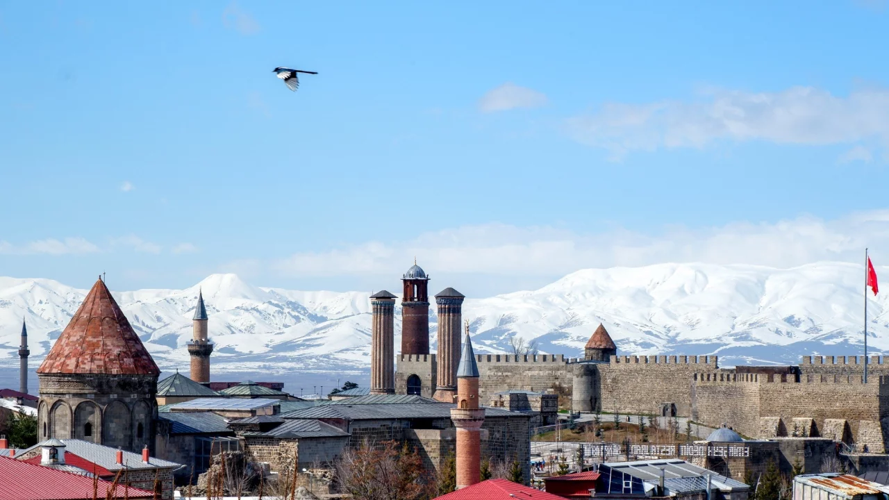 Meteorolojiden Erzurum ve Ardahan i&ccedil;in yağış uyarısı