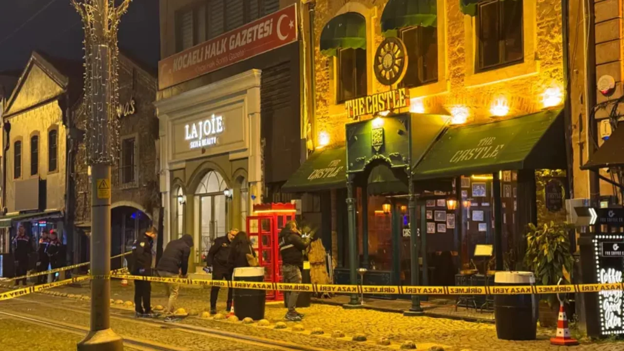 Gece mekanına silahlı saldırı: 2 &ouml;l&uuml;, 3 yaralı