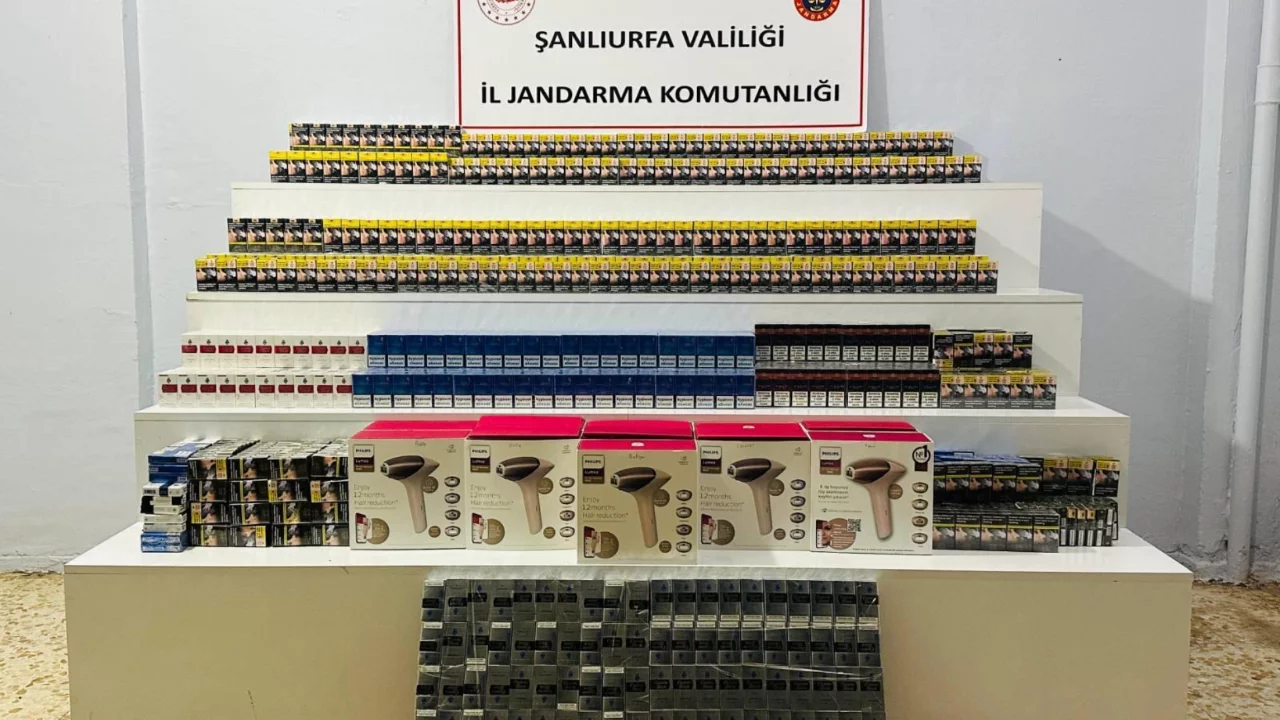 Şanlıurfa'da ka&ccedil;ak sigara ve telefon ele ge&ccedil;irildi