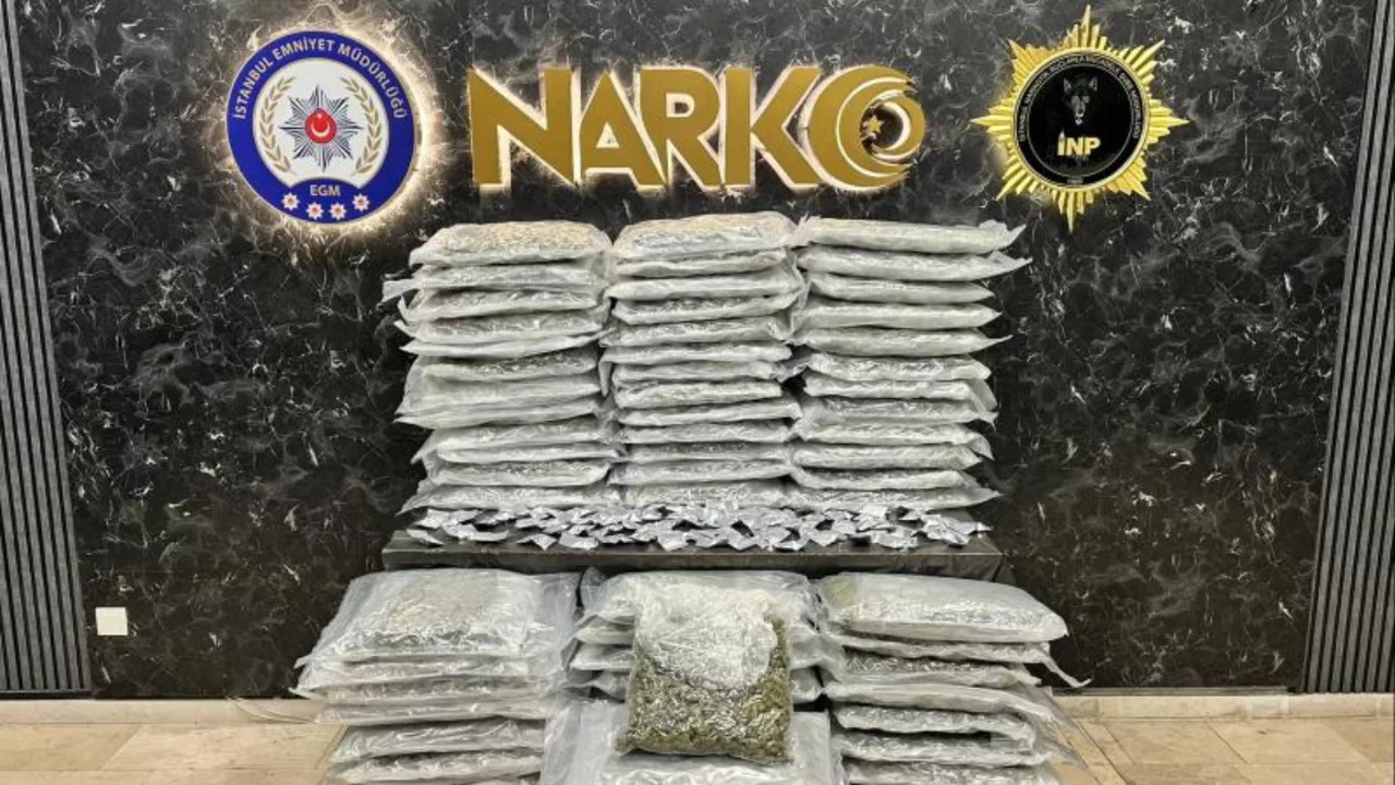 İstanbul'da zehir tacirlerine operasyon: 5 g&ouml;zaltı