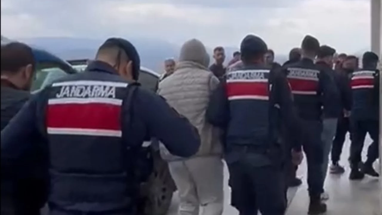 Milas'ta uyuşturucu operasyonu: 14 g&ouml;zaltı